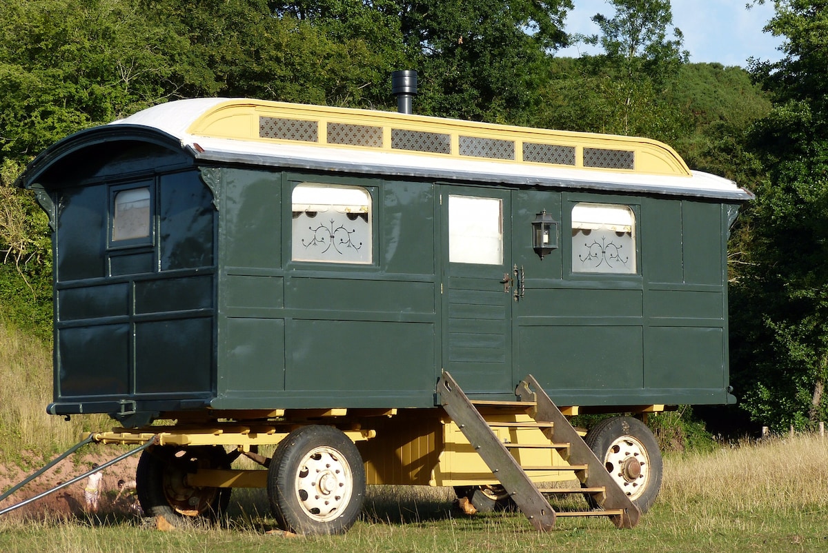 Offas Dyke附近的原版Showman 's Waggon