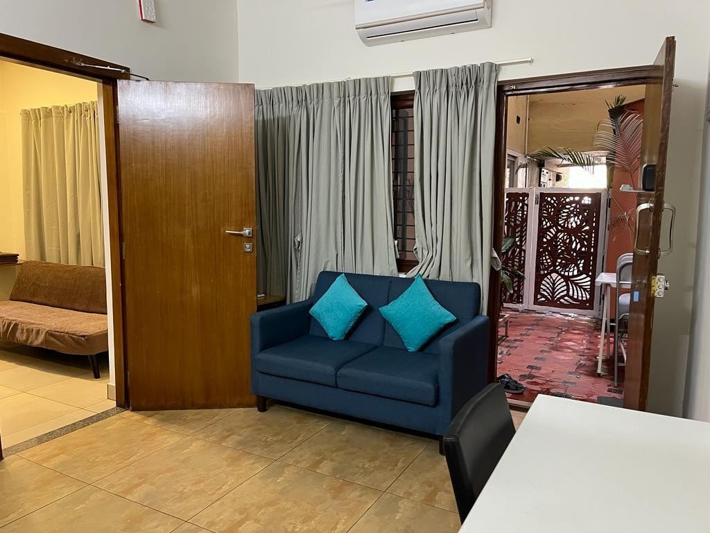 Studio in Ground Floor opp to  Beautiful park.