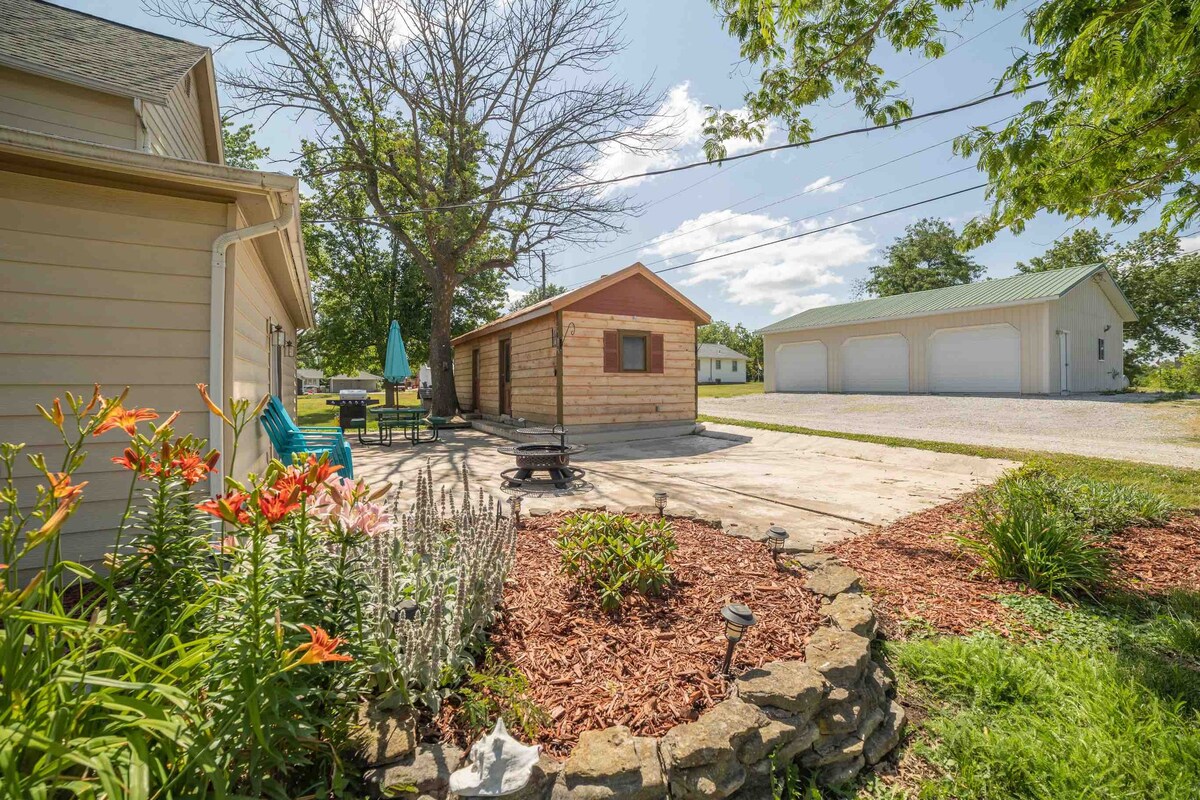 Charming, 1910s home! Close to lake!