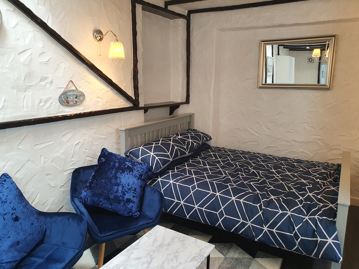 Studio flat in Bude town centre, Cornwall