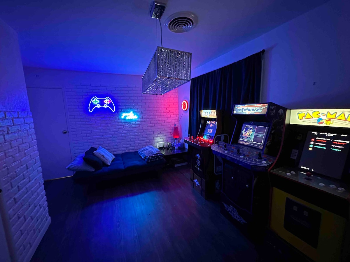 Game room/ kids play room/4bdr/7mins dnwtownokc