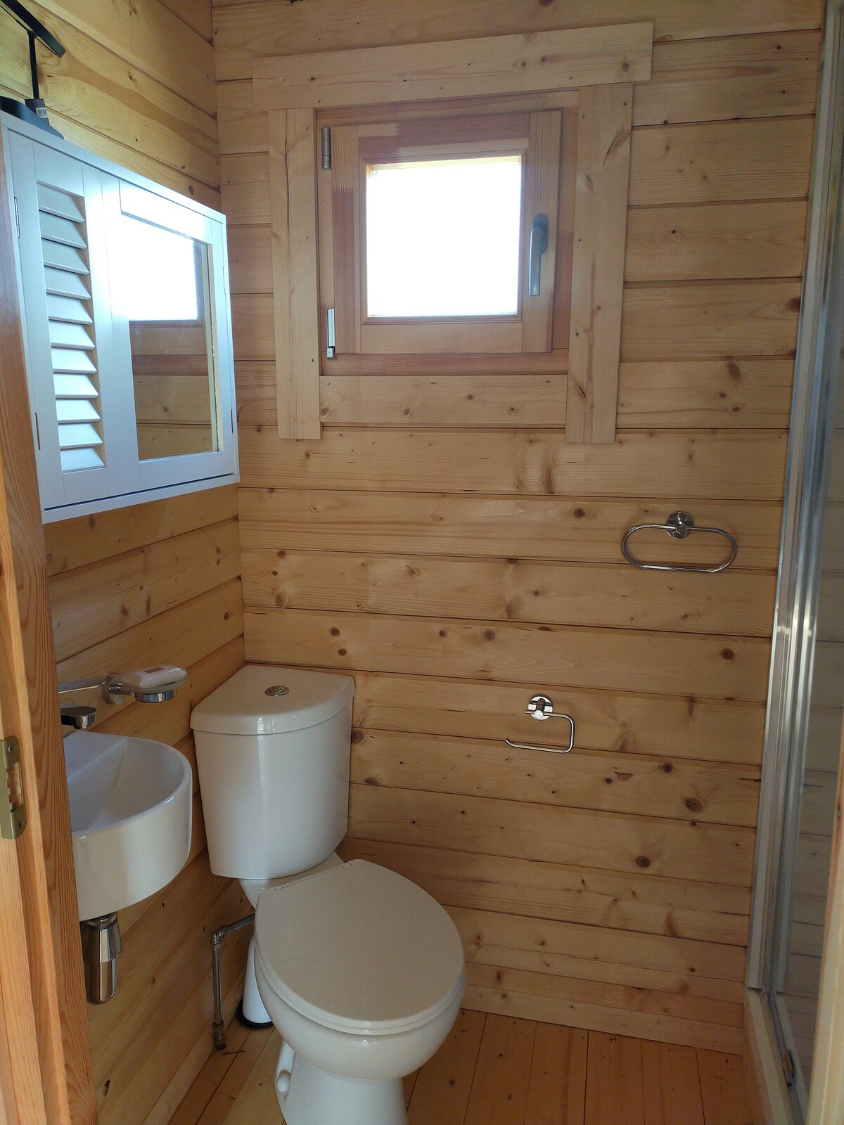 桑代的Marston小木屋，带热水浴缸