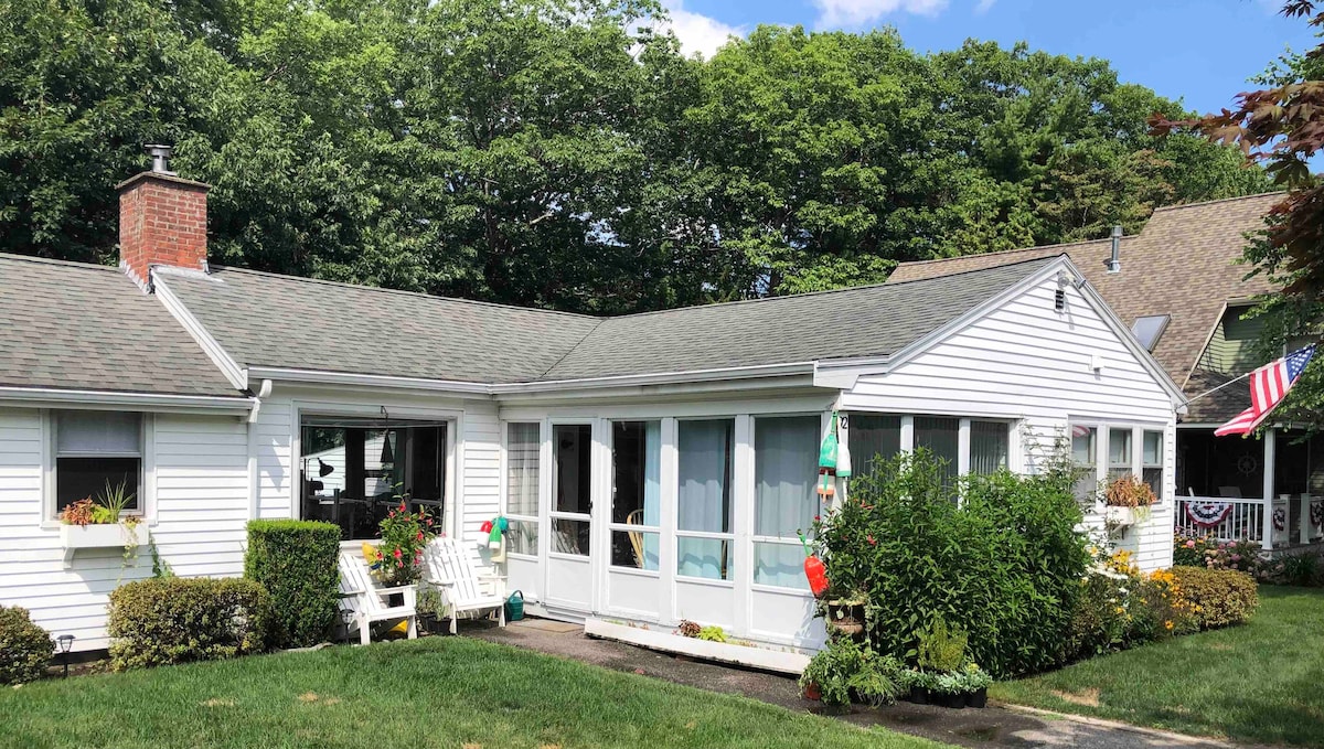 Cozy 1950’s Maine Cottage