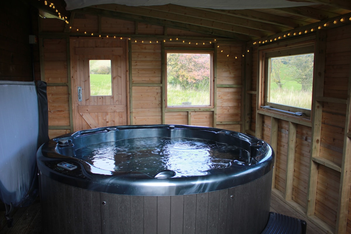 完美的度假小木屋，提供热水浴缸