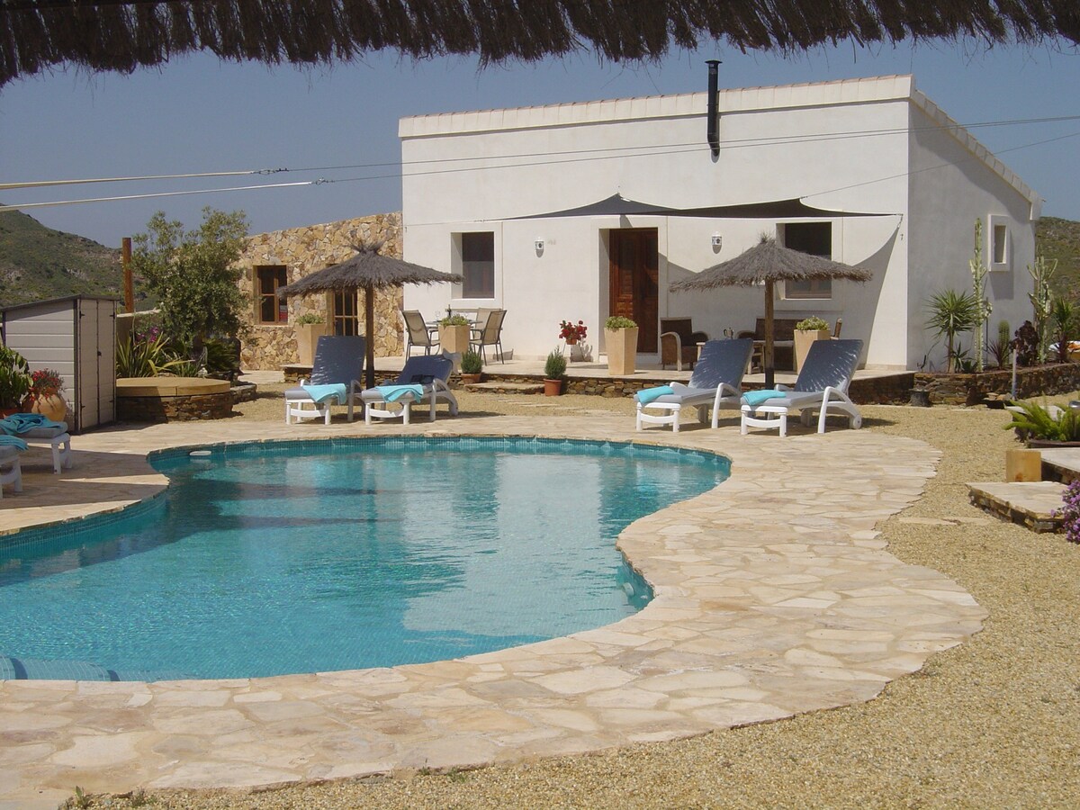 Set in Andalucía, casita estilo is a self contained cottage with pool, sea and mountain views.