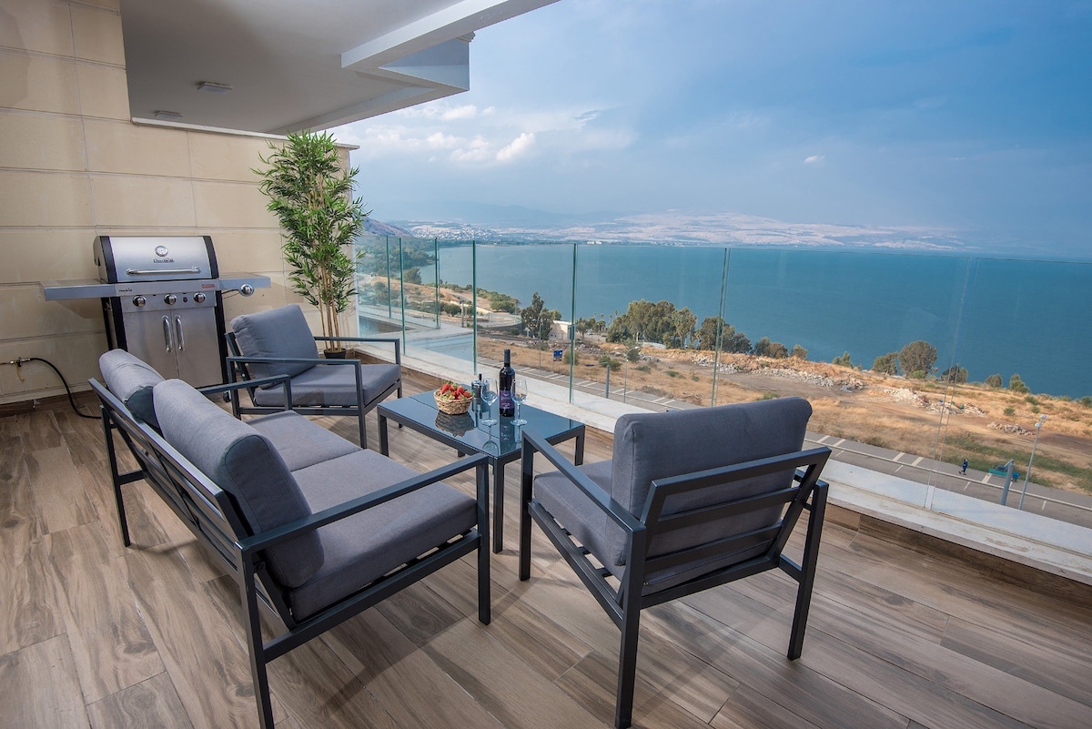 YalaRent Europe C13- 4BR apt. Sea of Galilee view