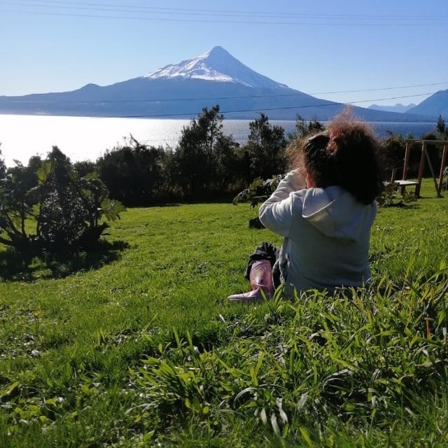 Arrayan Refuge ，位于湖泊和火山之间