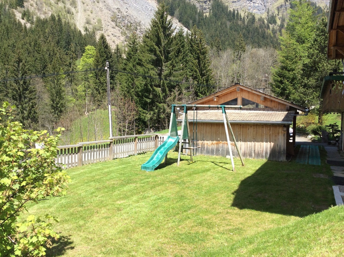 位于阿尔卑斯山脉中心的美丽度假木屋。