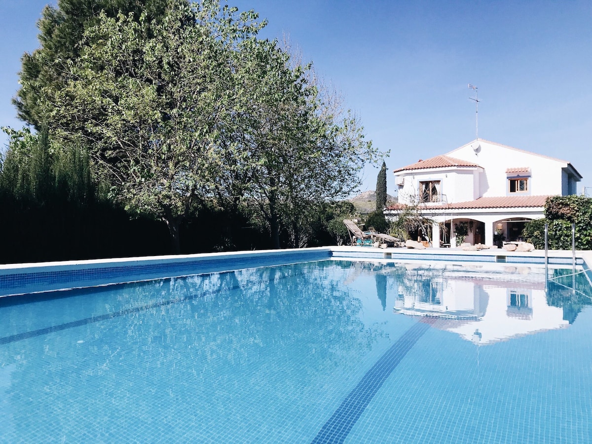 带泳池的迷人别墅， 5间卧室，位于巴伦西亚！