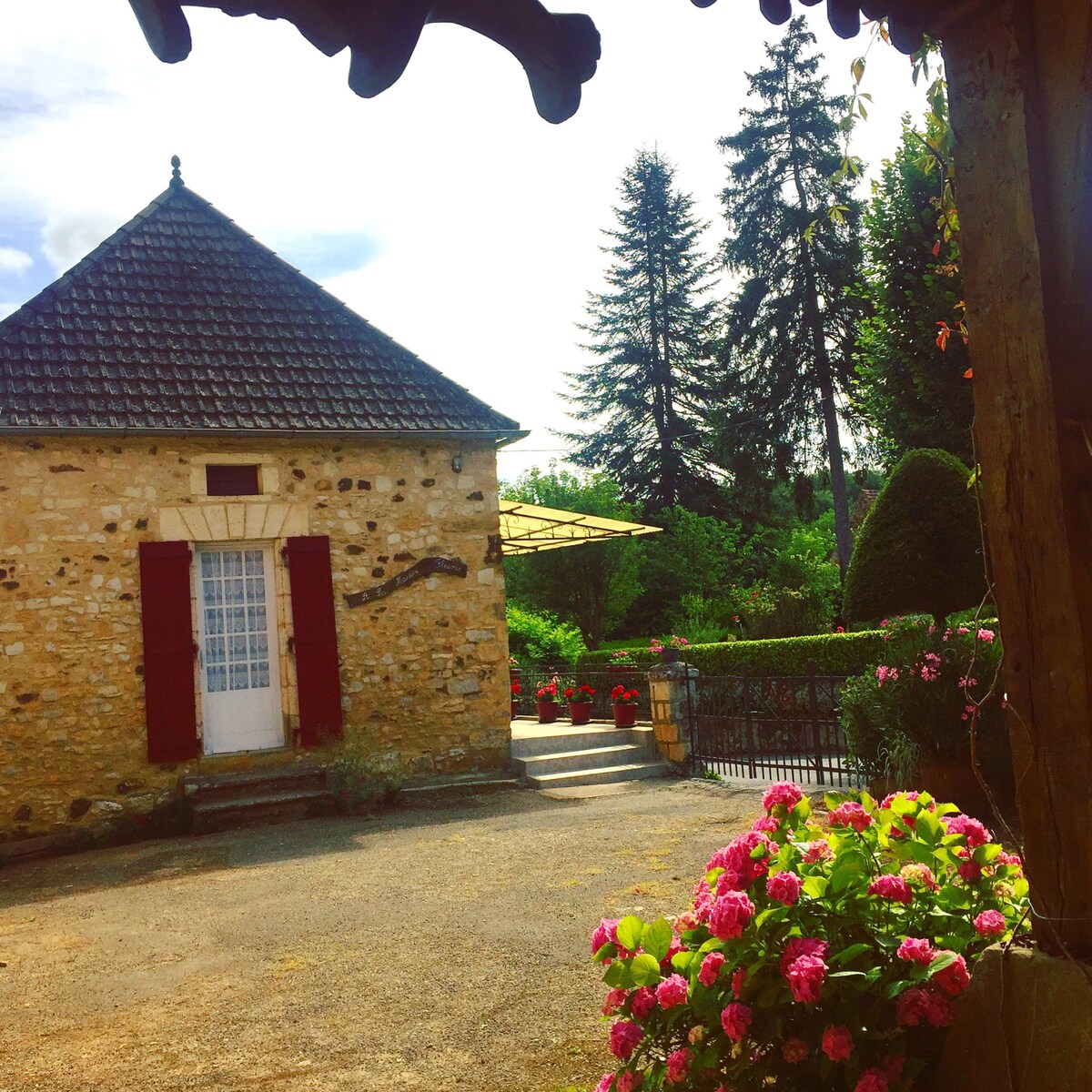 Maison Périgourdine "é la maison fleurie"