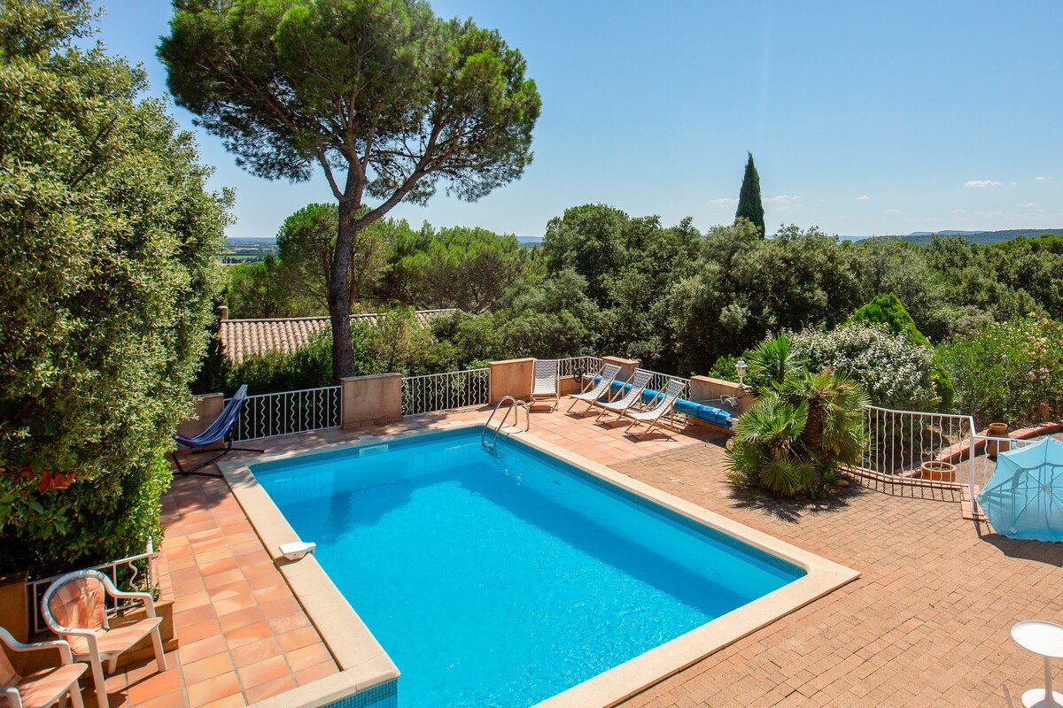 Superb Family Villa Typically Calm Provence
