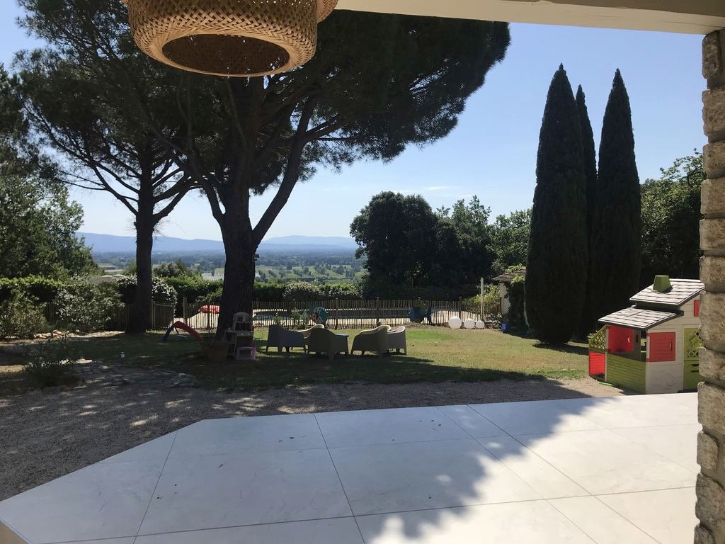 Villa avec vue imprenable au milieu des bois