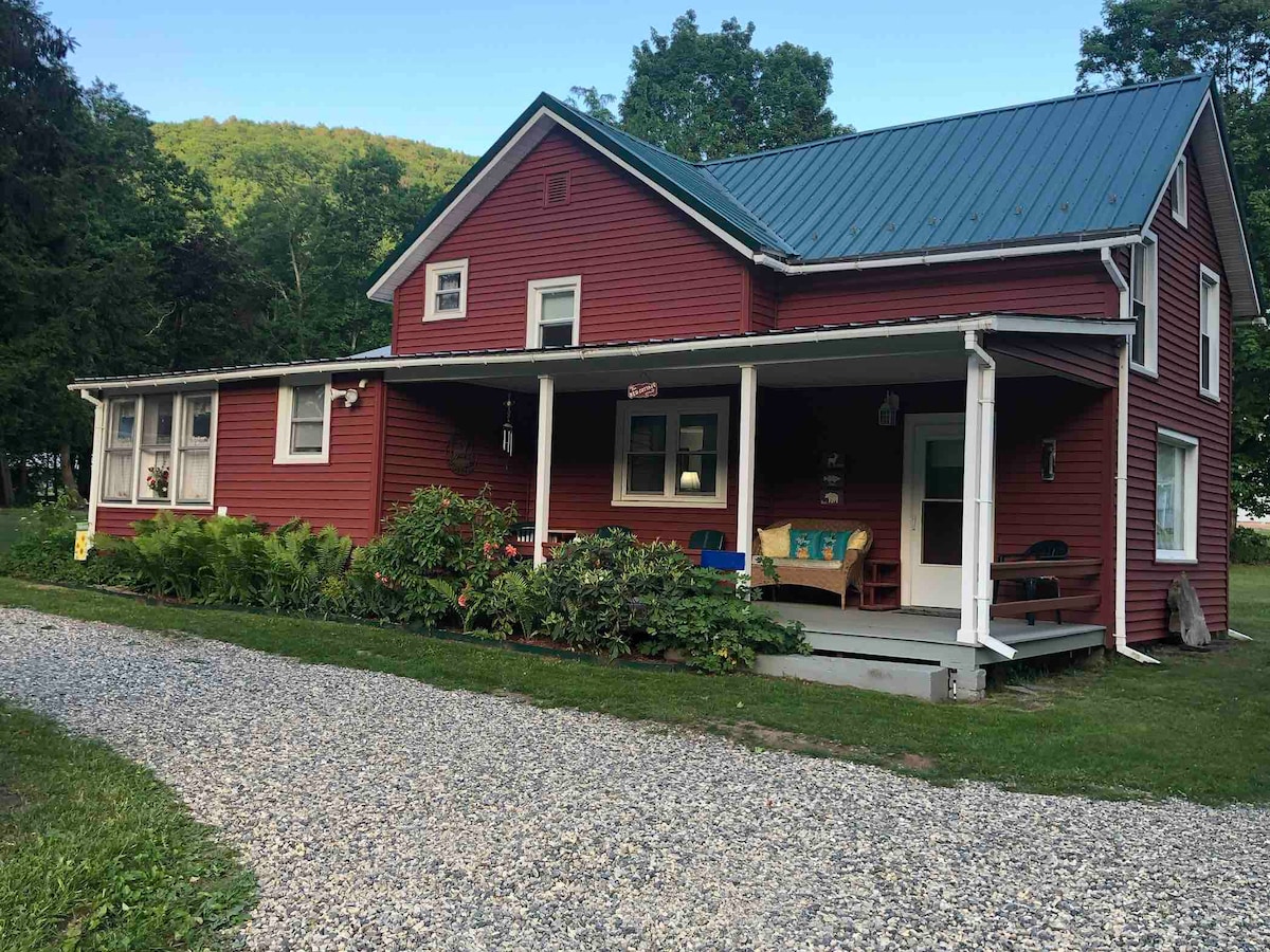 复古风格的双卧室小屋