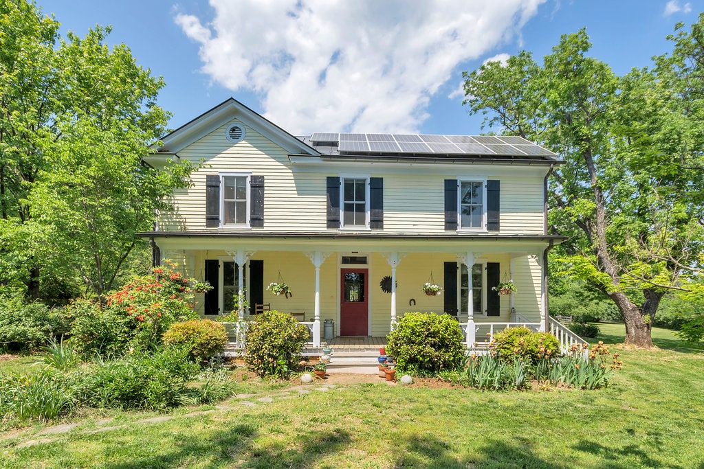 Historic Sherrard House: Walk Downtown