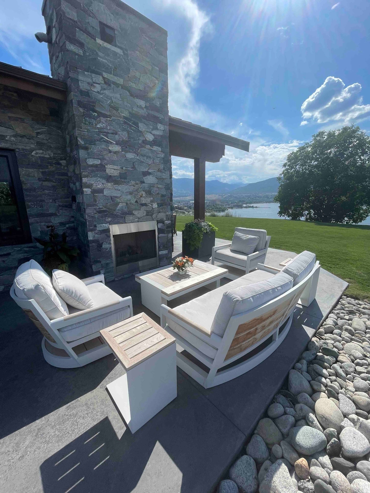 Eden Park Lakehouse: The Cottage on Okanagan Lake