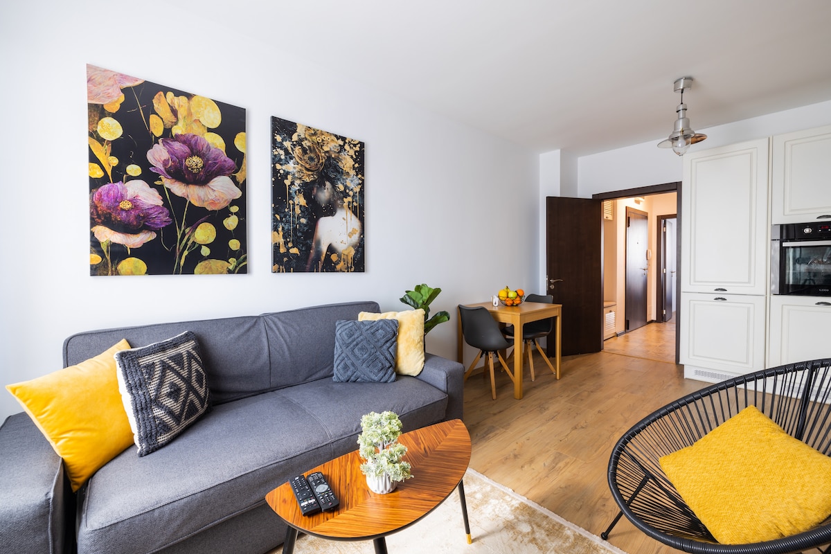 Chic Downtown Flat @ 2 min to Pedestrian Zone