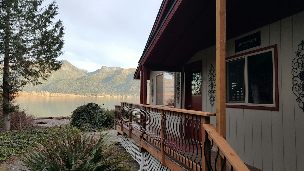 在奎诺湖（ Lake Quinault ）放松身心