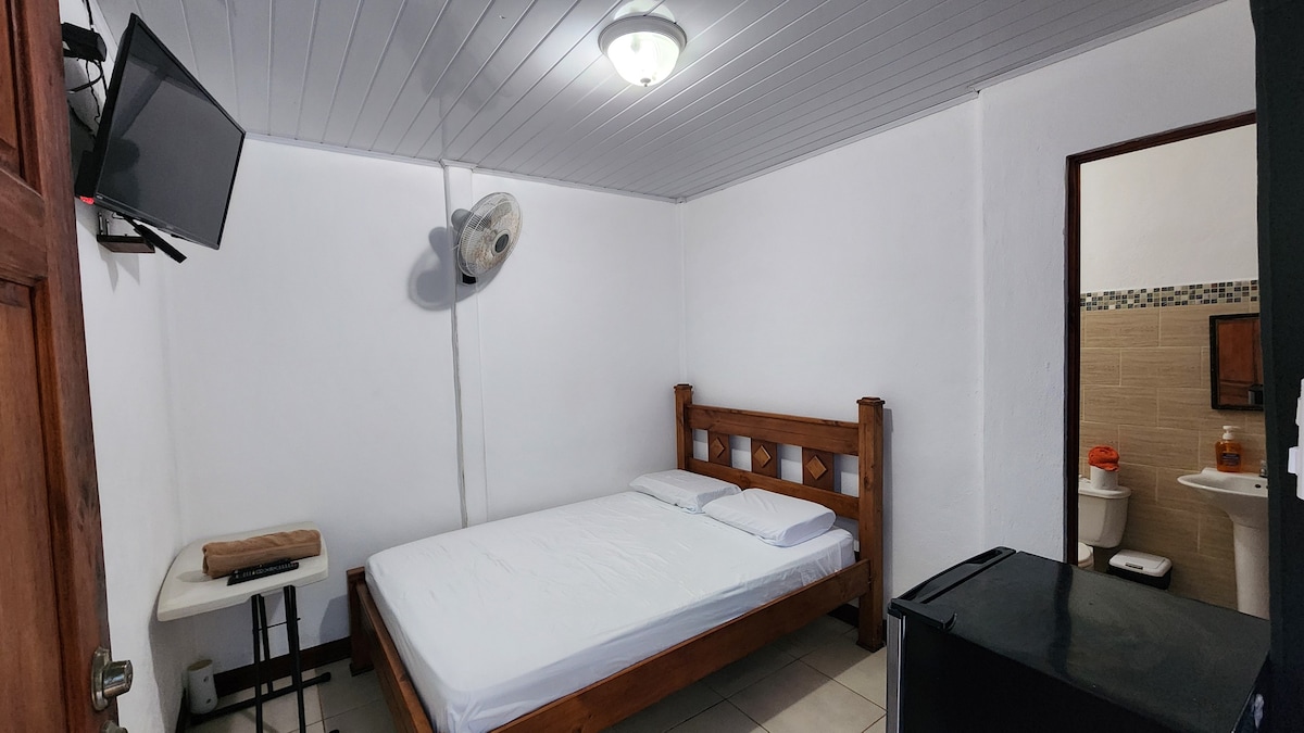 Spacious room just 5 minutes from the BEACH