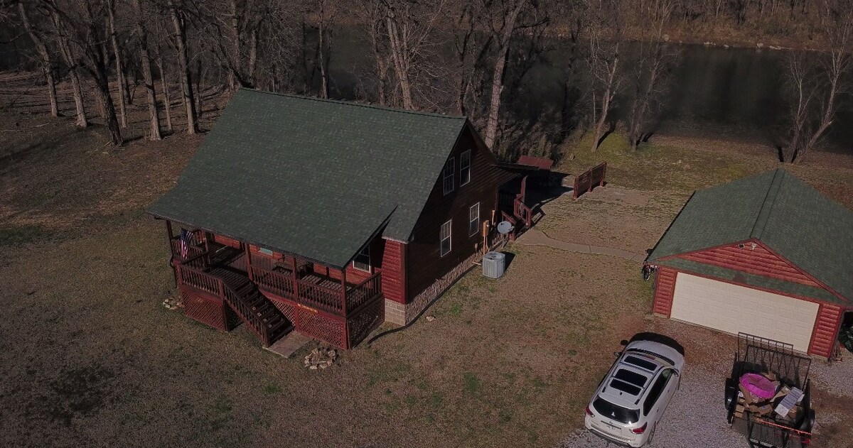 Lovely Bear Cabin on the White River