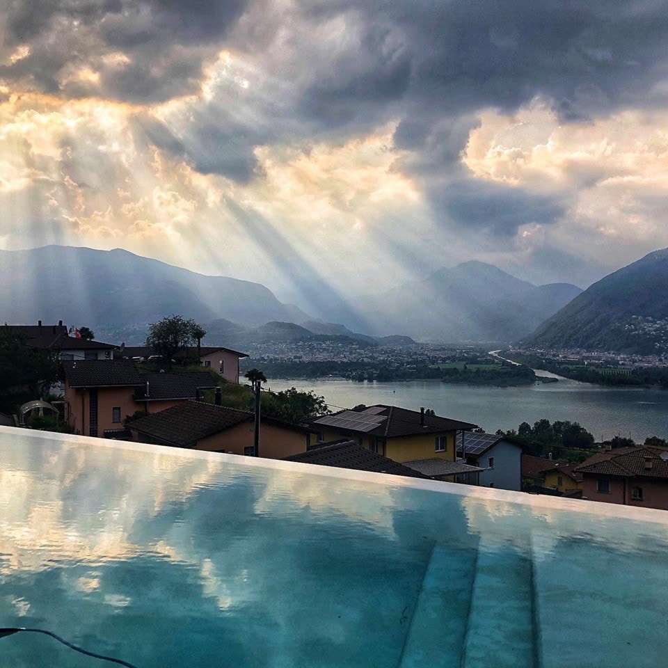 Gambarogno Ticino广场带泳池的梦幻别墅