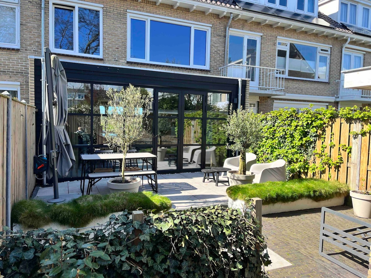Stylish family house near by sea and Leiden