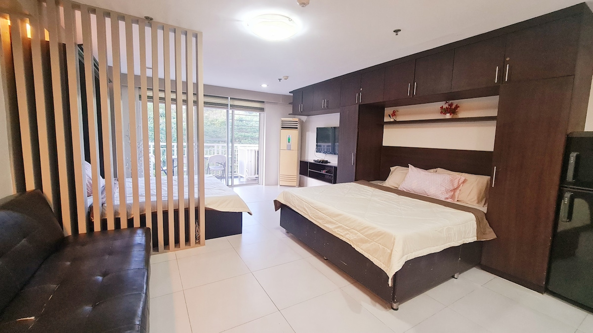 Tropical Den 55sqm, 2 King Bed, Converge fiber