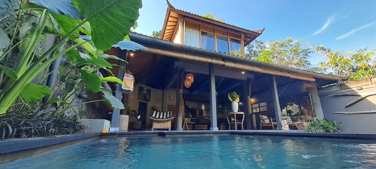 Badra House
Villa Santai