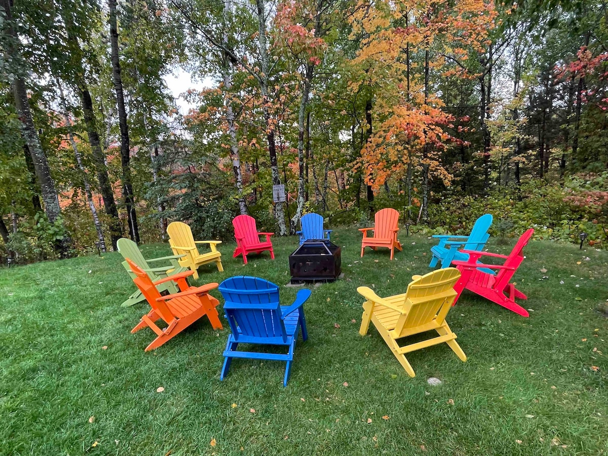 Deer Lake Chalet - The Lake Of Changing Colors