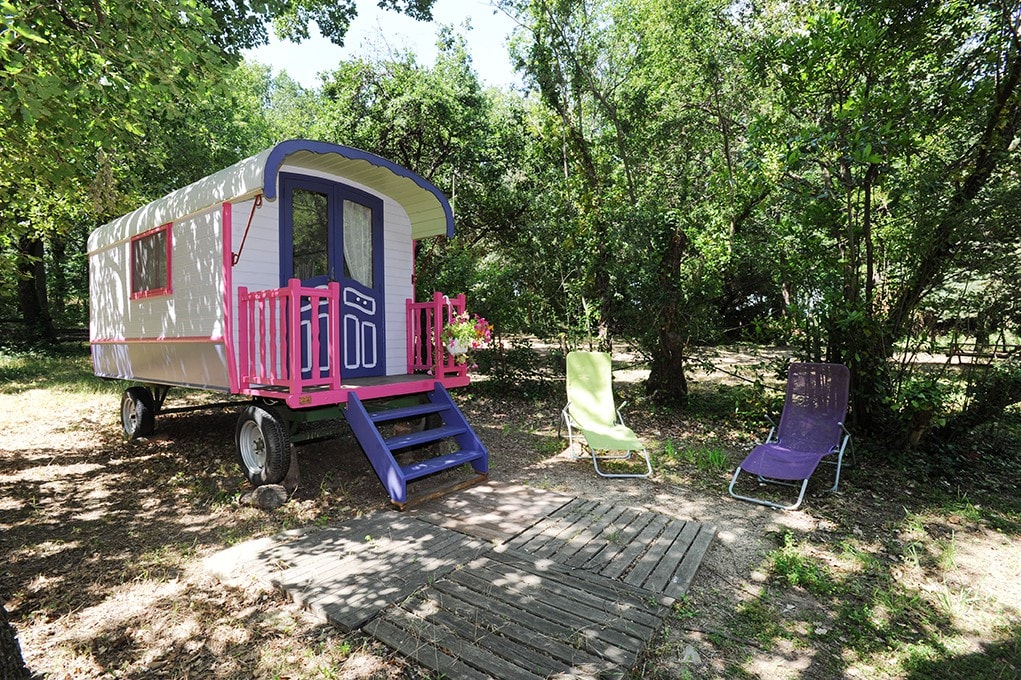 Roulotte pour deux, dans camping à la ferme bio