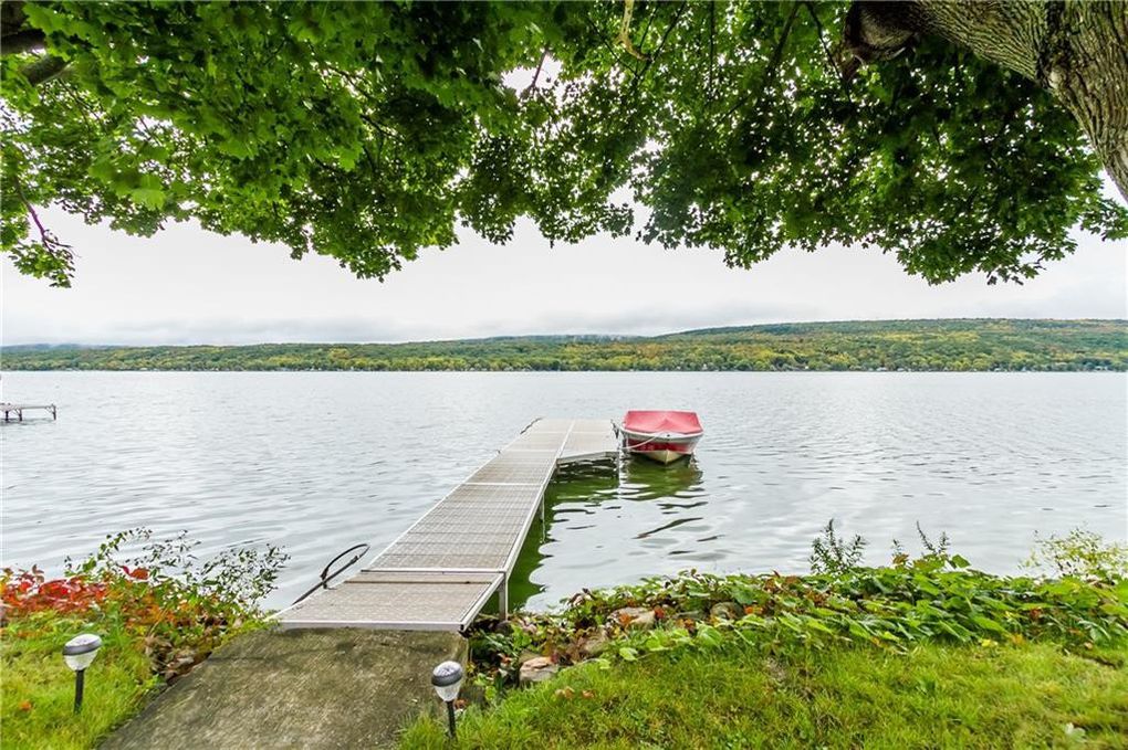 Honeoye Lake: Lakefront Cottage