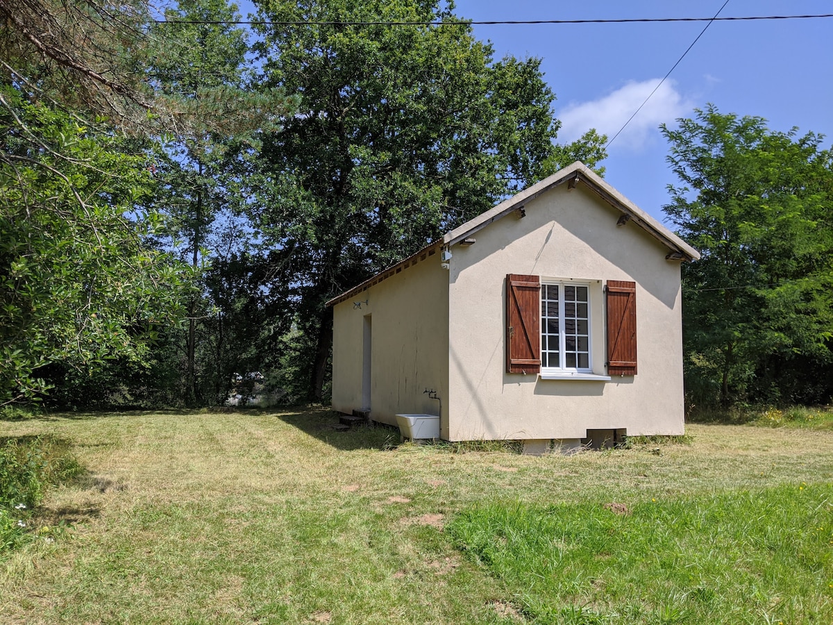 带空调的河畔小屋