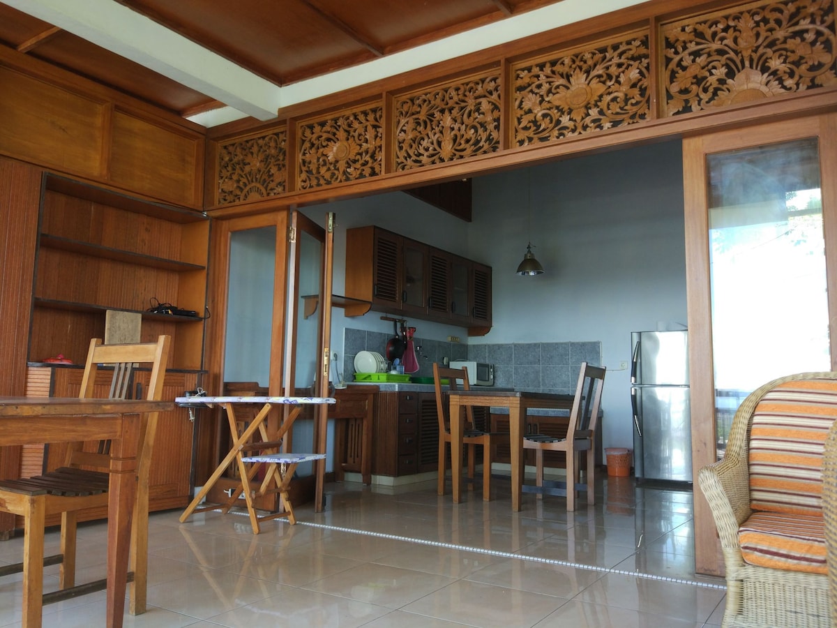 位于Manado Central的舒适单间公寓，景观优美