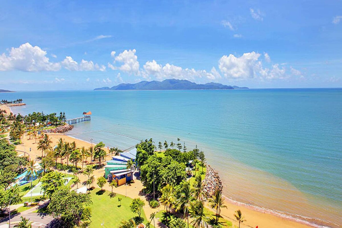 The Spot To Be on The Strand, Townsville