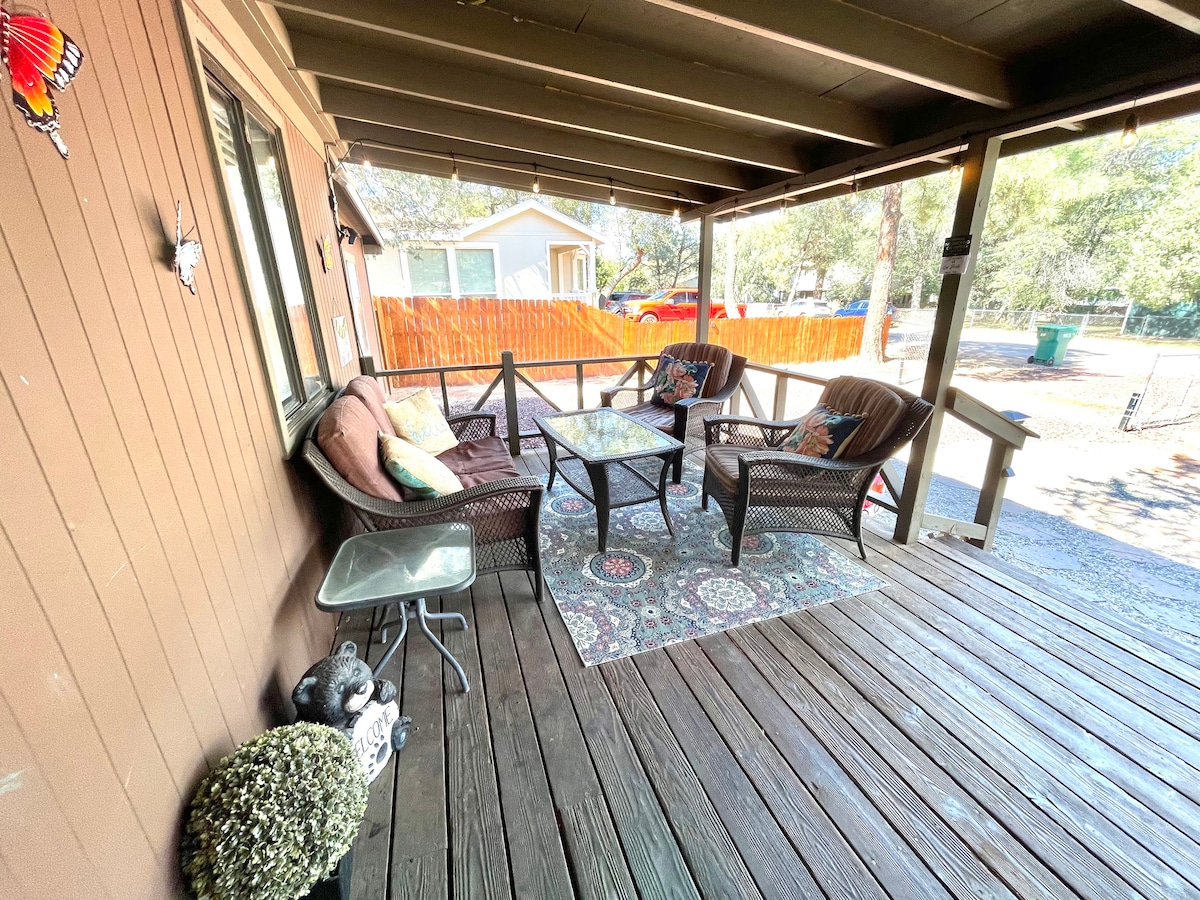 Little Bear Cabin- Dog Friendly,close to town