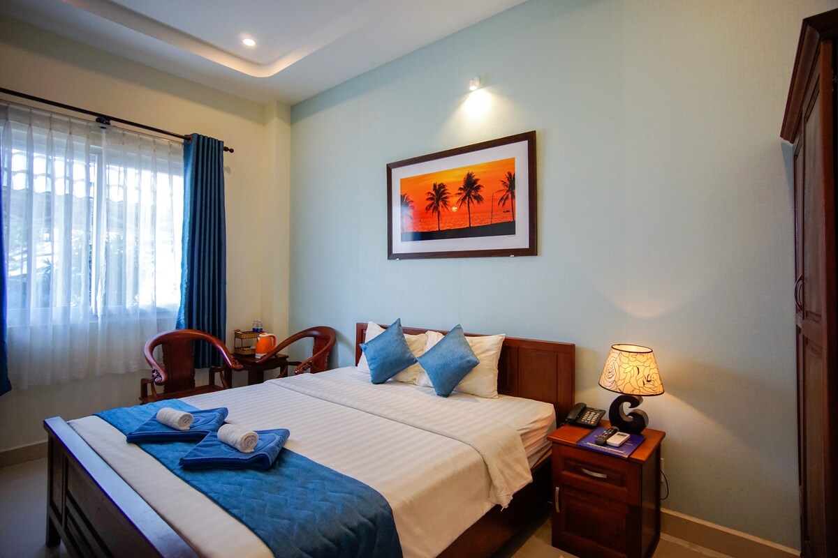 DELUXE ROOM WITH WINDOW AT BRENTA PHU QUOC HOTEL