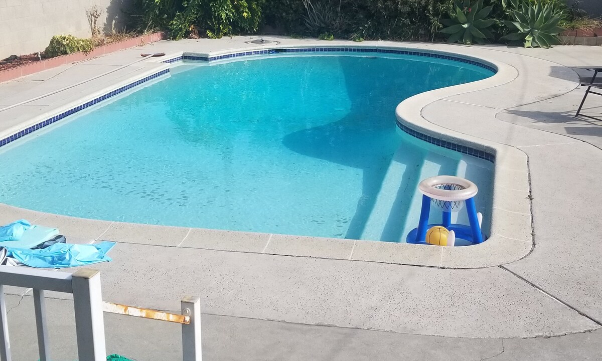 泳池旅馆（ Pool House ） (A室)