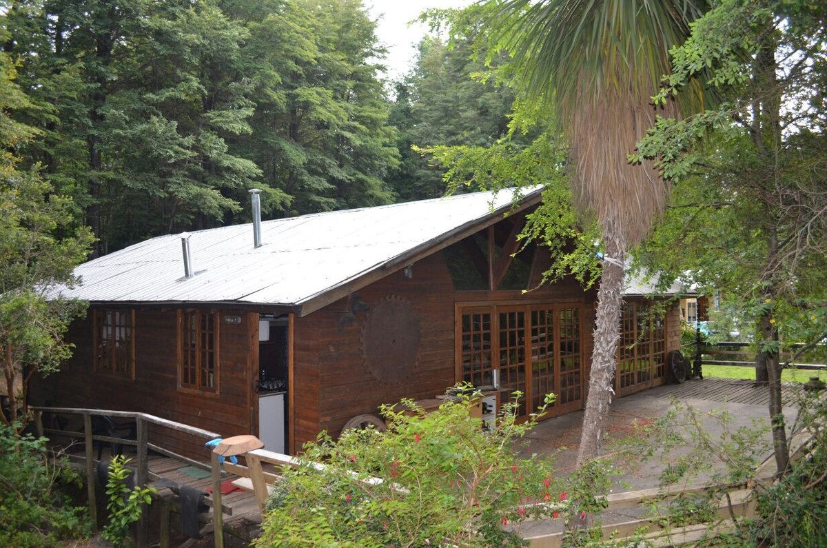 Indomita小木屋，通往火山公里的小路2.5普孔。
