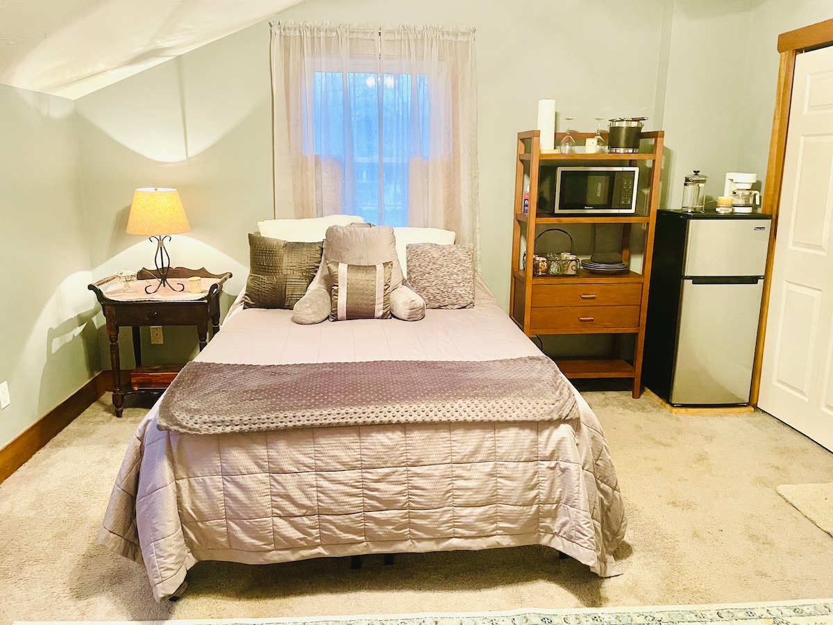 Curran's Crossing-#3 - Queen Bedroom