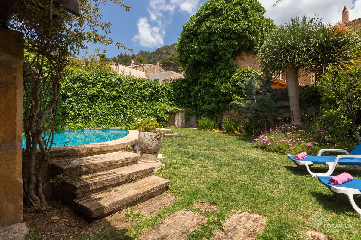 瓦尔德莫萨（ Valldemossa ）带泳池的马略卡风格房屋