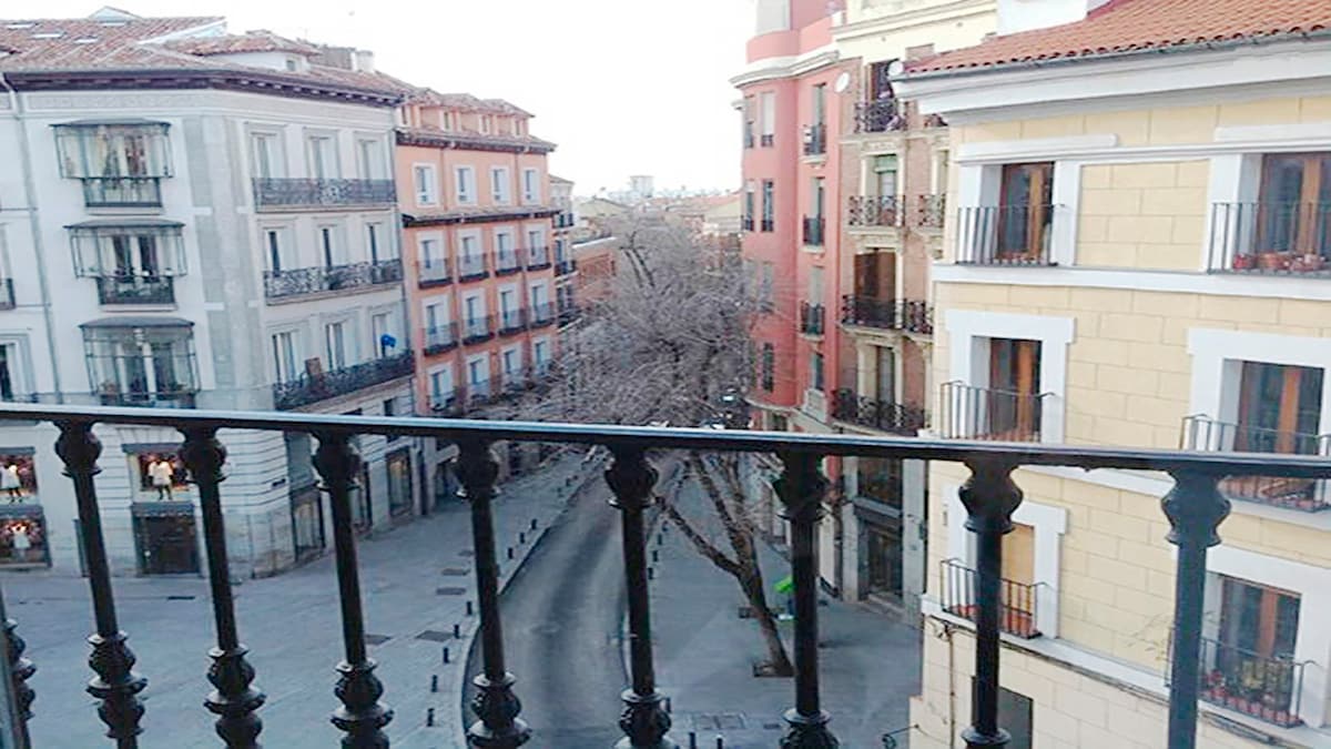 美丽的马德里市中心单间公寓-乔治娜。