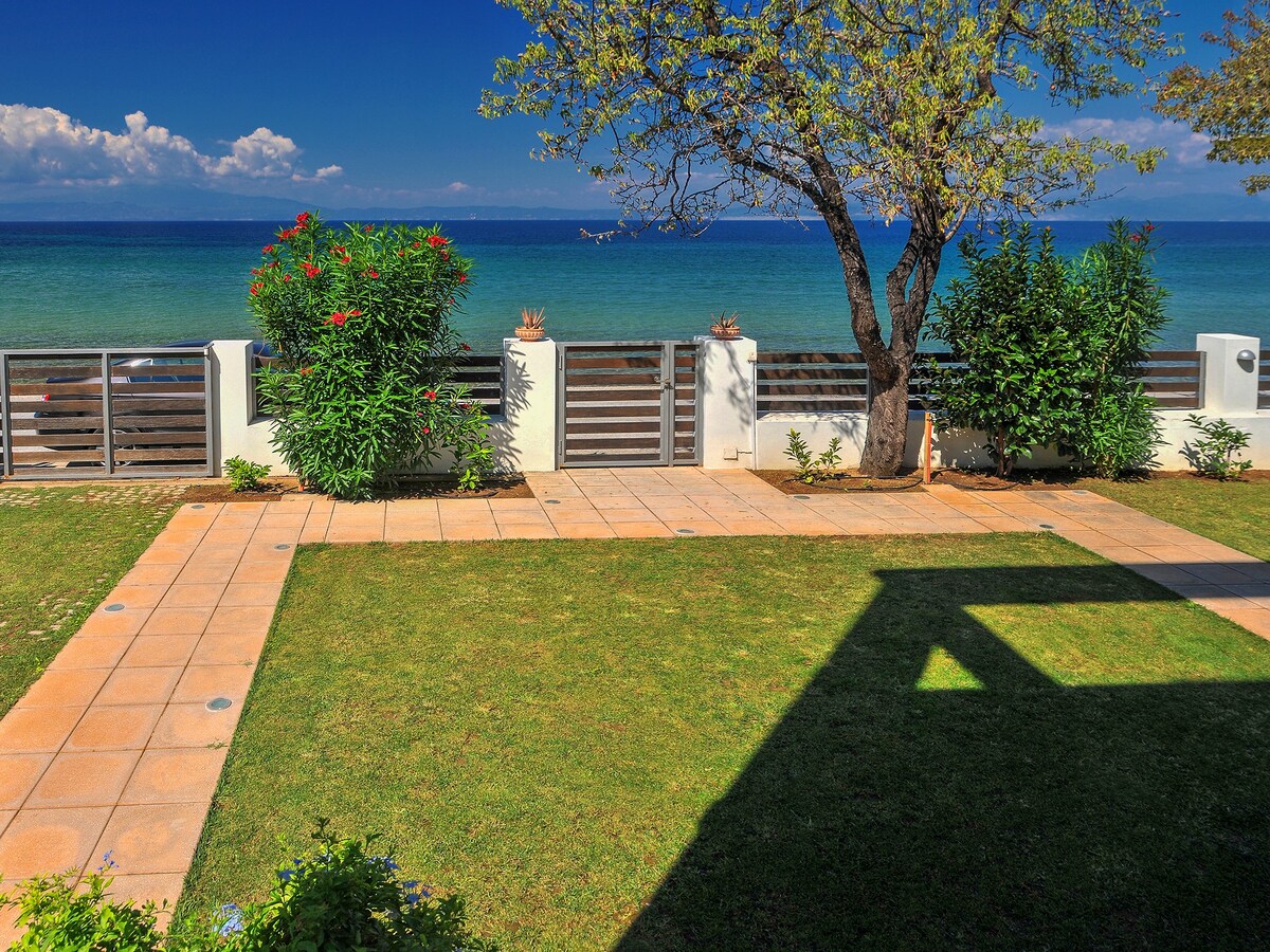 Balconies on Sea - The Garden Apartment