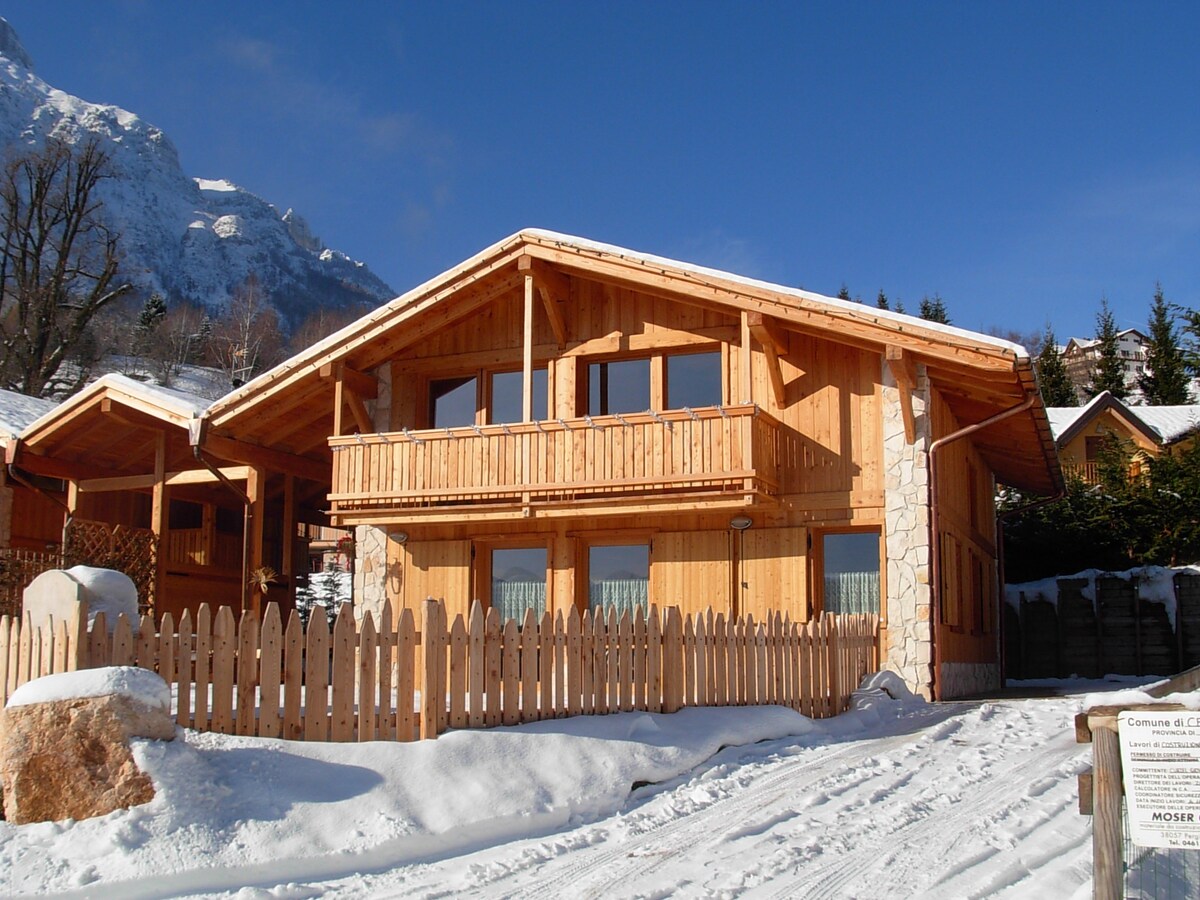 Mandrett Cabin, Warm Cabin