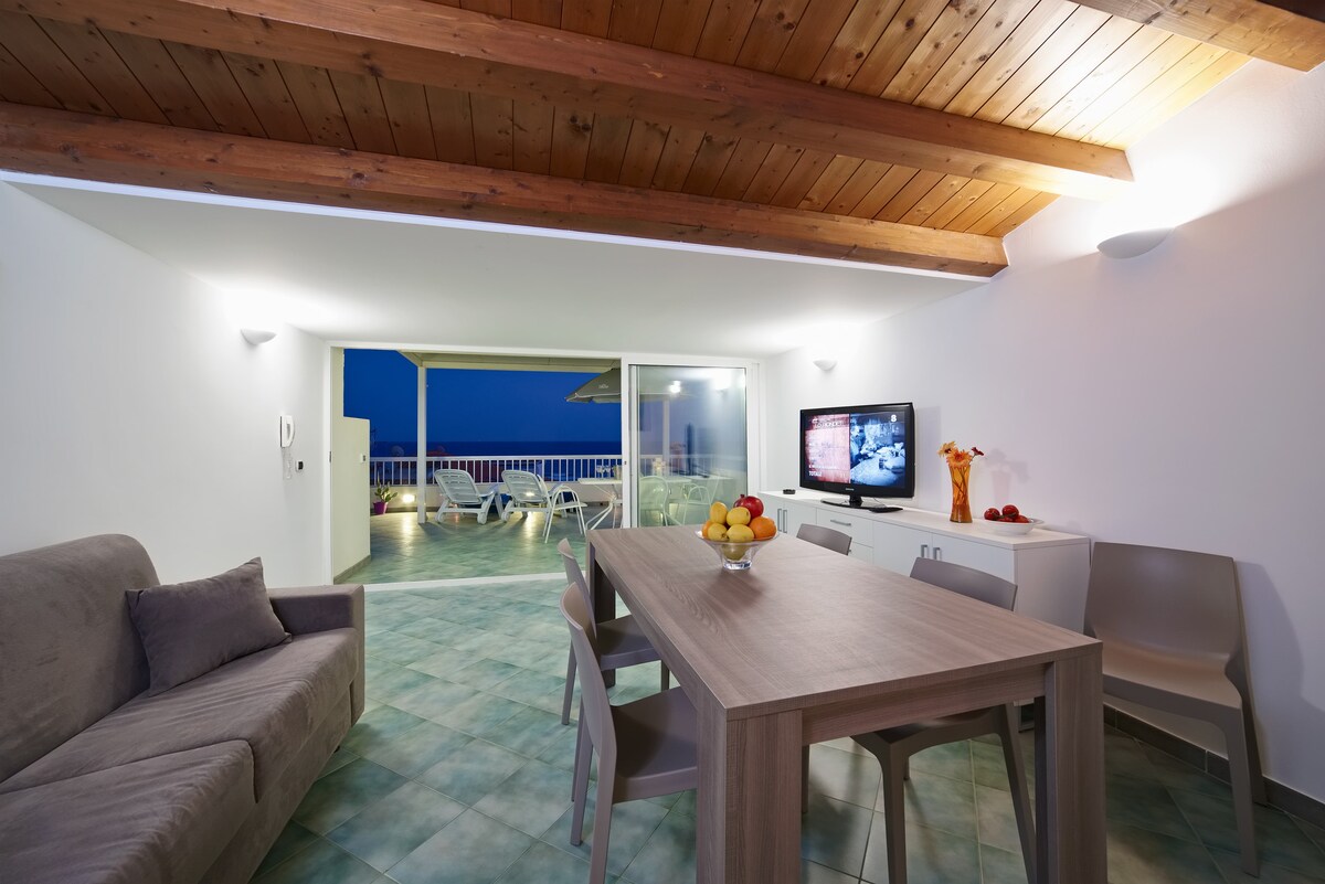 Archimede, apartment with view in the center