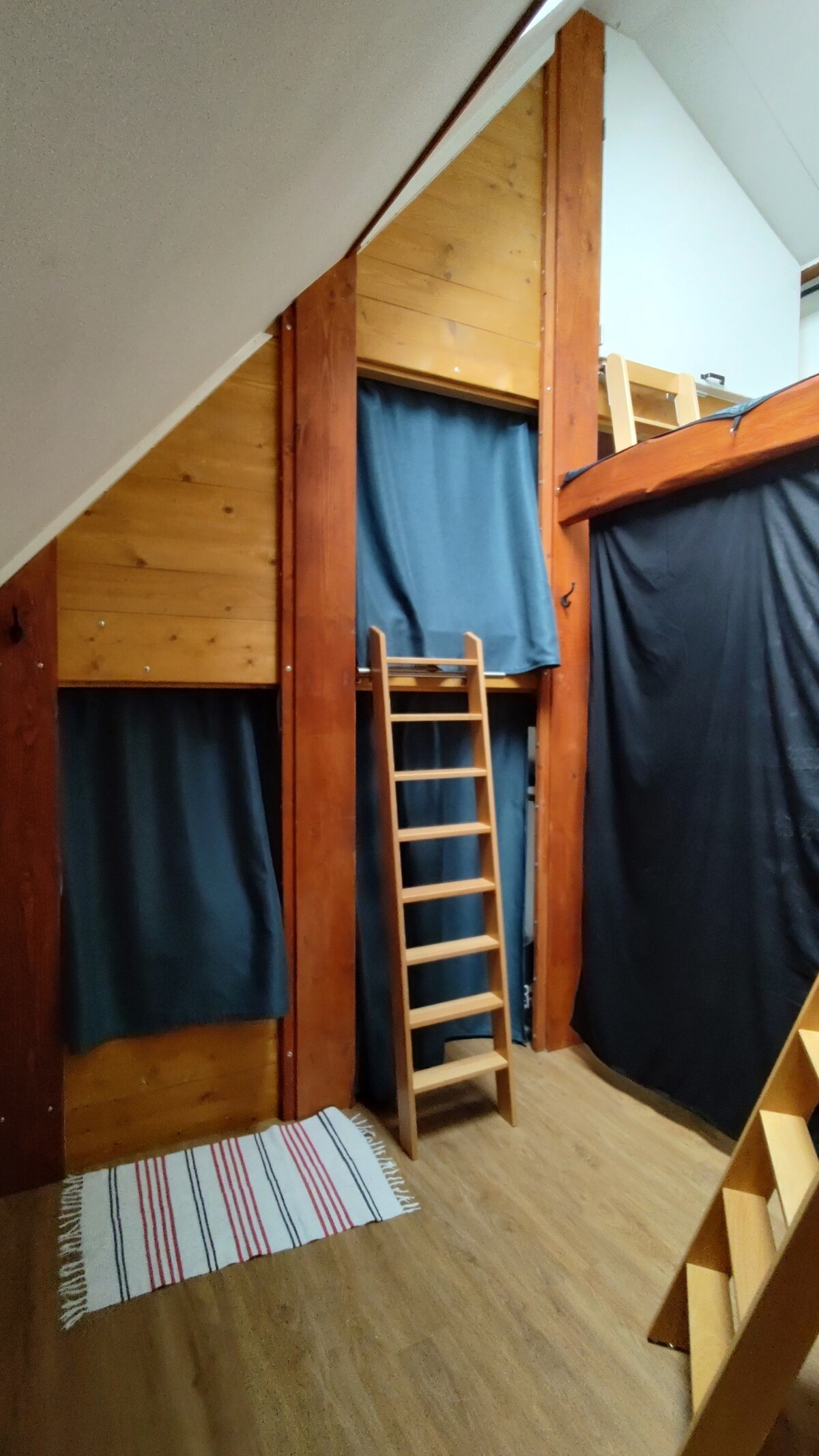 Bunk Bed, Middle