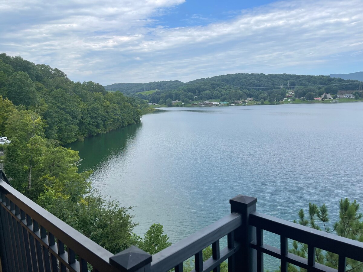 Almost Paradise on Beautiful Cherokee Lake