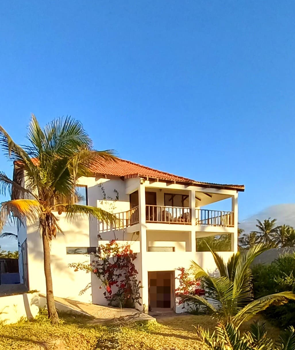 Beachfront Villa in Tofo Beach, Mozambique