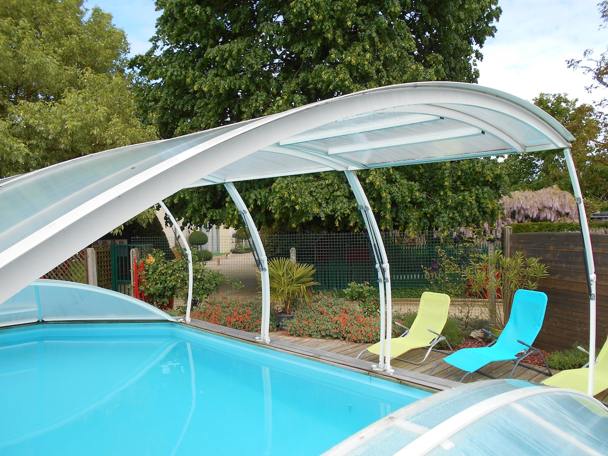 Gîte La ROSE DE BOIS, JARDIN, PISCINE.