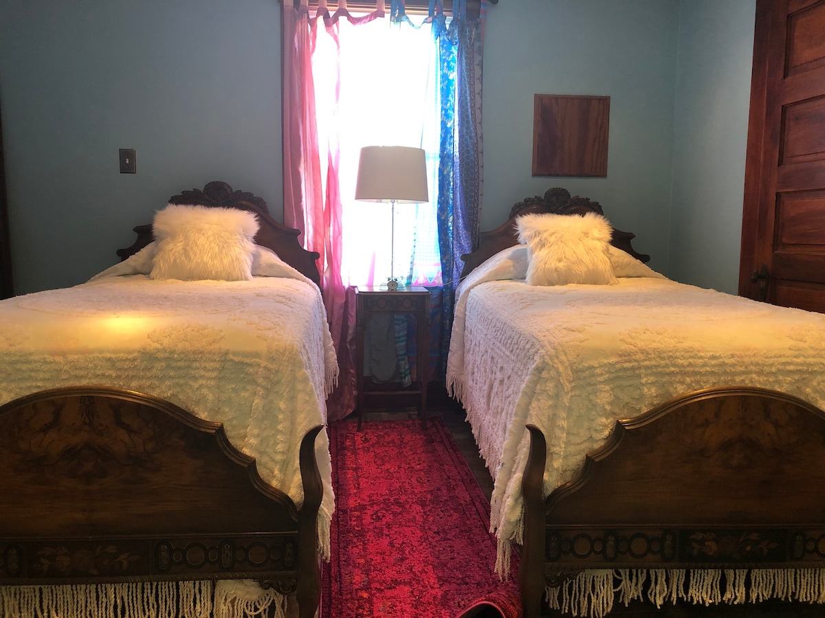 Rose Room - Magnolia Blossom Inn