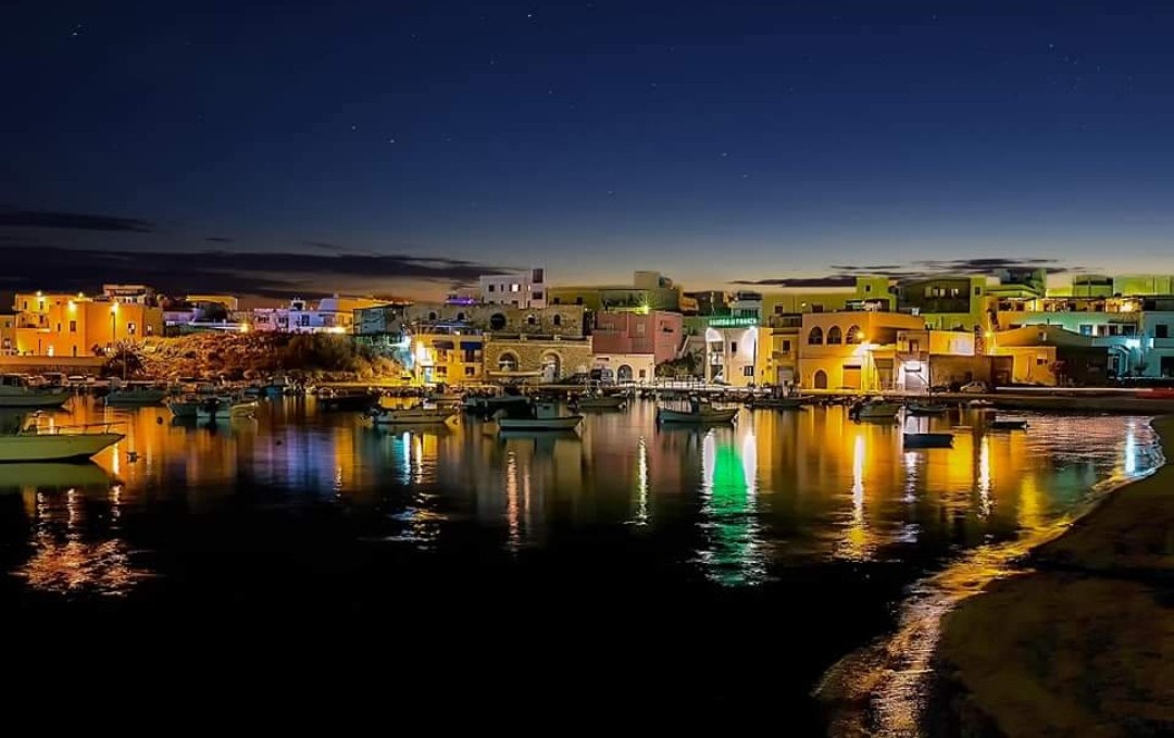 Sbarcatoio vista porto a Lampedusa