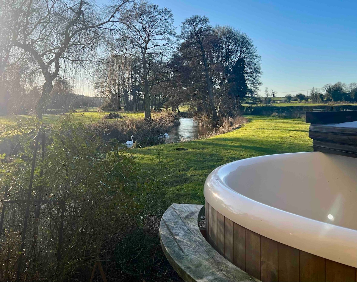 *NEW* Iron Mill House - Riverside Hot Tub - Frome